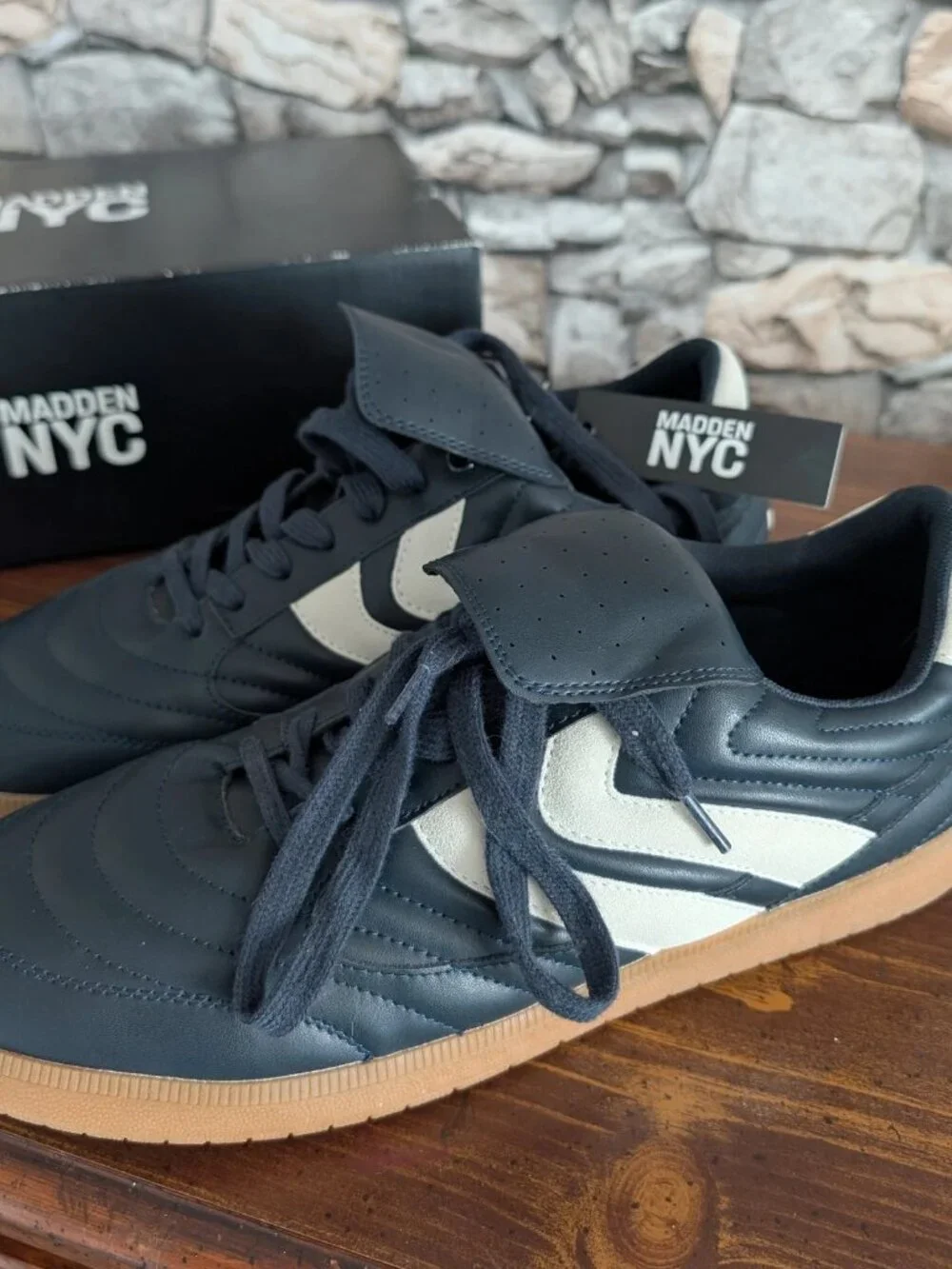 Madden NYC Mens Soccer Court Sneakers Size 11 Navy Blue Cream Gum Sole Box Tags